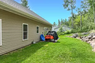 915 N Basswood Ave, Duluth, MN 55811 - Photo 24