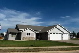 814 Curt Felt Dr, Alexandria, MN 56308 - Photo 1