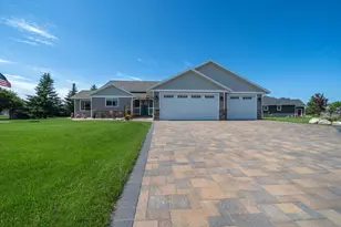 814 Curt Felt Dr, Alexandria, MN 56308 - Photo 1