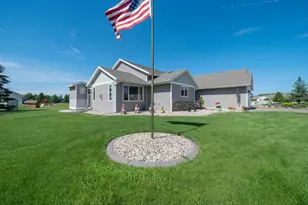 814 Curt Felt Dr, Alexandria, MN 56308 - Photo 2