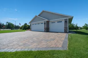 814 Curt Felt Dr, Alexandria, MN 56308 - Photo 4