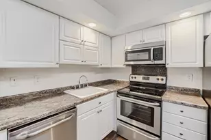 12600 Parkwood Dr, Burnsville, MN 55337 - Photo 10
