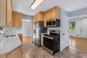 405 Orchid Ln N, Plymouth, MN 55447 - Photo 10
