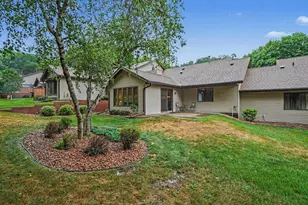 1698 Cobblestone Ct, Red Wing, MN 55066 - Photo 2