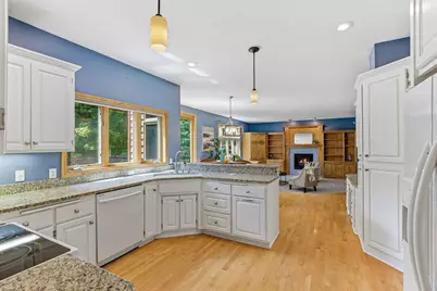 2413 Bridle Creek Trail, Chanhassen, MN 55317 - Photo 12