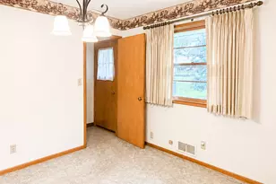 941 School St, Fairmont, MN 56031 - Photo 6