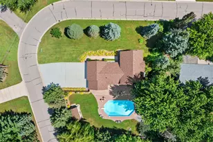 9040 E Sunrise Cir, Eden Prairie, MN 55347 - Photo 4