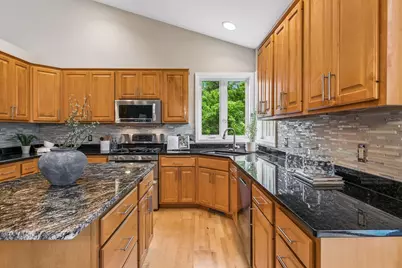 1584 Windsor Lane, Shakopee, MN 55379 - Photo 18