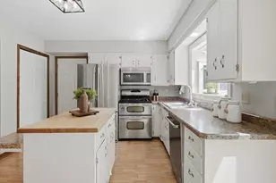 9331 Cedar Forest Rd, Eden Prairie, MN 55347 - Photo 18