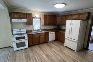 214 E Main St, Belle Plaine, MN 56011 - Photo 8