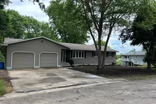 703 S 3rd St, Ellendale, MN 56026 - Photo 4