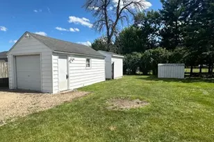 810 14th Ave SE, Austin, MN 55912 - Photo 4