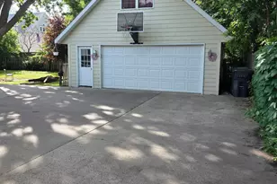 1310 5th Ave, Worthington, MN 56187 - Photo 2