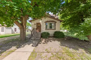 112 4th St S, Gaylord, MN 55334 - Photo 2