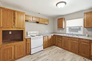 104 N Secor St, Bricelyn, MN 56014 - Photo 2
