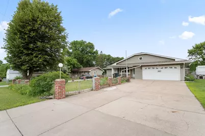 557 Cheri Lane NE, Fridley, MN 55421 - Photo 2