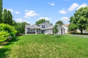 4629 Weston Hills Dr, Eagan, MN 55123 - Photo 4