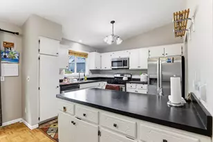 17762 South Shore Ln W, Eden Prairie, MN 55346 - Photo 4