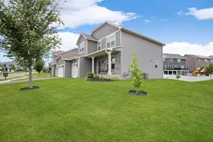 8622 Platinum Cove, Woodbury, MN 55129 - Photo 2