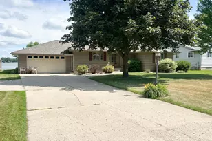 1010 S Shore Dr, Worthington, MN 56187 - Photo 2
