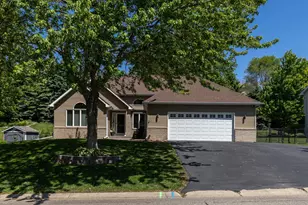 1104 Falls Curve, Chaska, MN 55318 - Photo 4