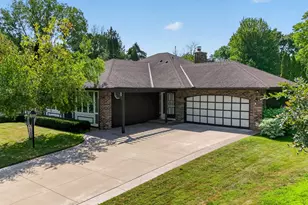 21 Carriage Ln, Burnsville, MN 55306 - Photo 2