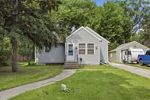 1614 5th St N, Fargo, ND 58102 - Photo 2