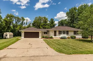 1305 25th St SE, Rochester, MN 55904 - Photo 2