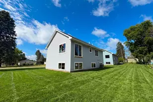 1304 Robinwood Ln, Faribault, MN 55021 - Photo 2