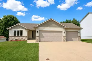 634 8th St SW, Pine Island, MN 55963 - Photo 1