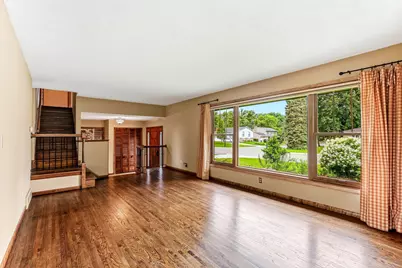 7033 Courtly Road, Woodbury, MN 55125 - Photo 6