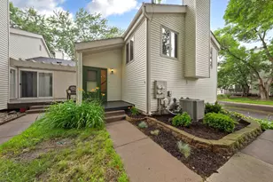 435 Fontaine Ct, Woodbury, MN 55125 - Photo 2