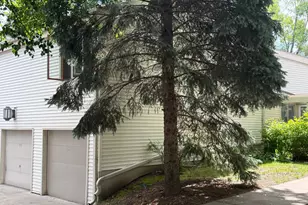 435 Fontaine Ct, Woodbury, MN 55125 - Photo 2
