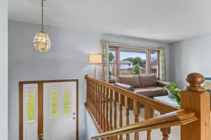 2162 Maple Ln E, Maplewood, MN 55109 - Photo 4
