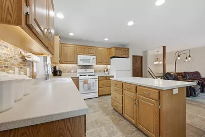 715 Sunset Street SW, Hutchinson, MN 55350 - Photo 12