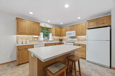 715 Sunset Street SW, Hutchinson, MN 55350 - Photo 10