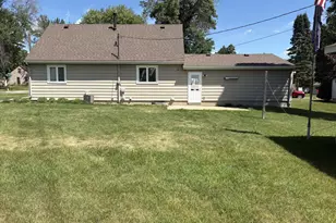 702 Glenview Dr, Albert Lea, MN 56007 - Photo 2