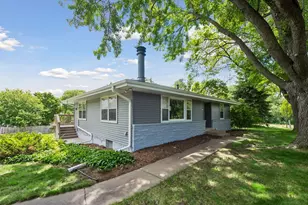 3921 Minnewashta Ct, Chanhassen, MN 55331 - Photo 2