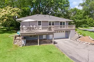 3921 Minnewashta Ct, Chanhassen, MN 55331 - Photo 4