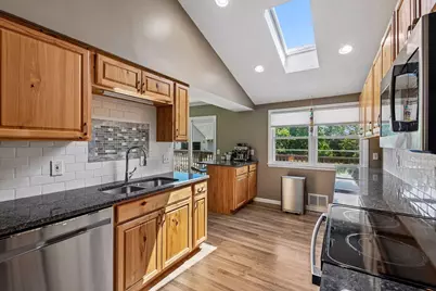 3921 Minnewashta Court, Chanhassen, MN 55331 - Photo 8