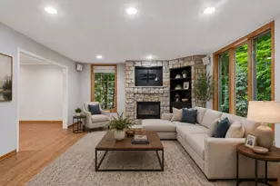 2109 Stone Creek Dr, Chanhassen, MN 55317 - Photo 8