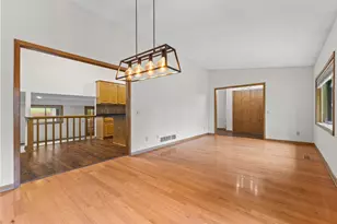 1306 Berry Ridge Rd, Eagan, MN 55123 - Photo 22