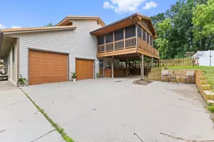 1306 Berry Ridge Rd, Eagan, MN 55123 - Photo 30