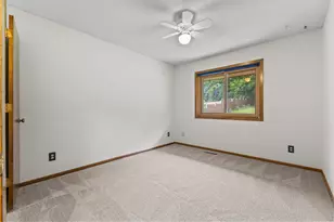 1306 Berry Ridge Rd, Eagan, MN 55123 - Photo 38
