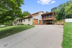 1306 Berry Ridge Rd, Eagan, MN 55123 - Photo 4