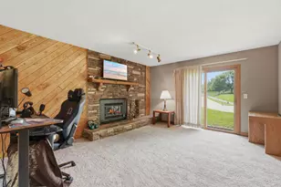 1589 Four Oaks Rd, Eagan, MN 55121 - Photo 14