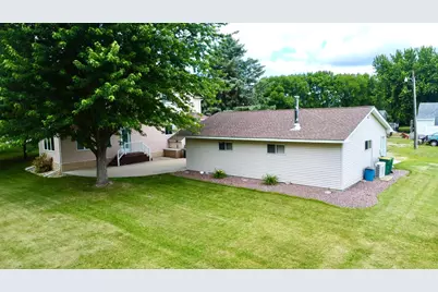 568 Minnesota Street N, Ortonville, MN 56278 - Photo 4
