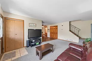 1554 Helmo Ave N, Oakdale, MN 55128 - Photo 8