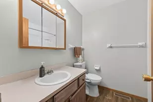 1554 Helmo Ave N, Oakdale, MN 55128 - Photo 18