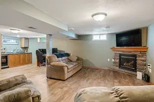512 S 1st St, La Crescent, MN 55947 - Photo 12